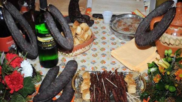 ЗАПОВЯДАЙТЕ С НАС НА 13ТИ ФЕСТИВАЛ В ПИРОТ ПЕГЛАНЕ КОБАСИЦЕ