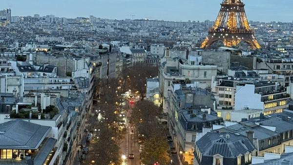 ОЧАРОВАНИЕТО НА ПАРИЖ